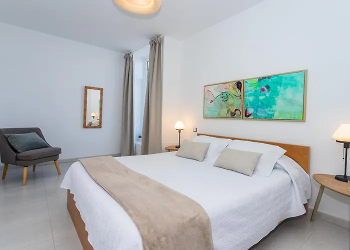 Dulce Celestino Lanzarote * Nazaret